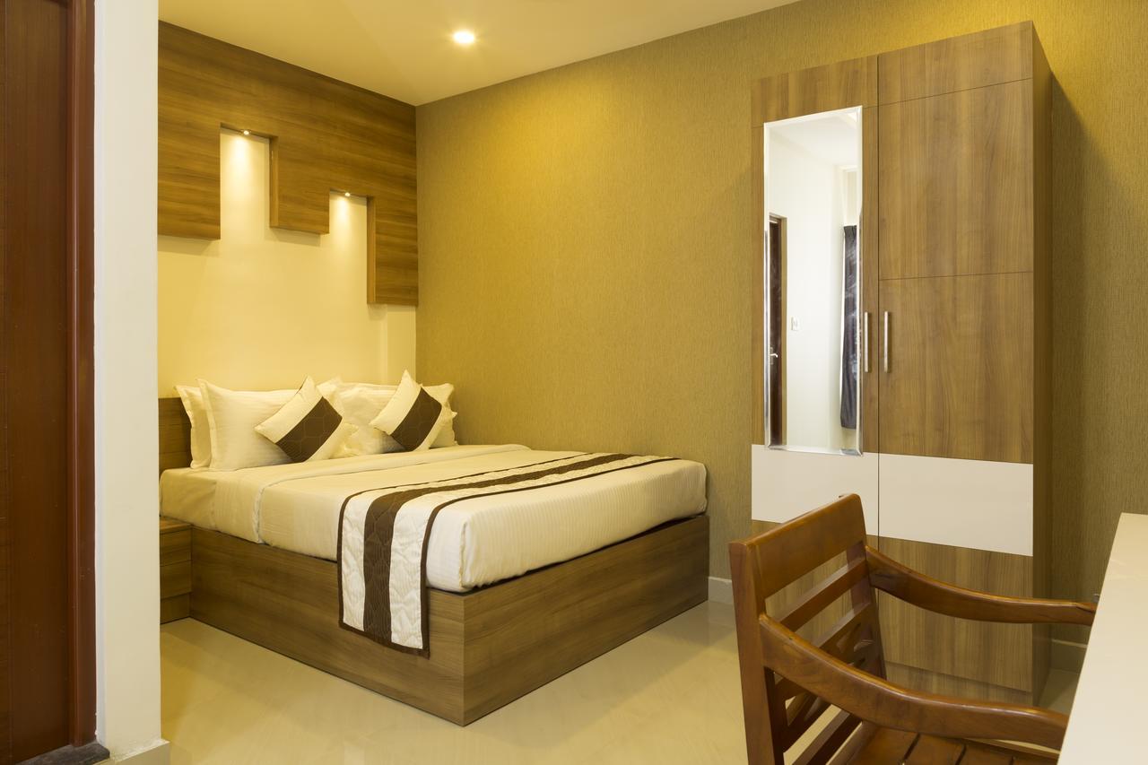 Hostess Thekkady Hotel Buitenkant foto