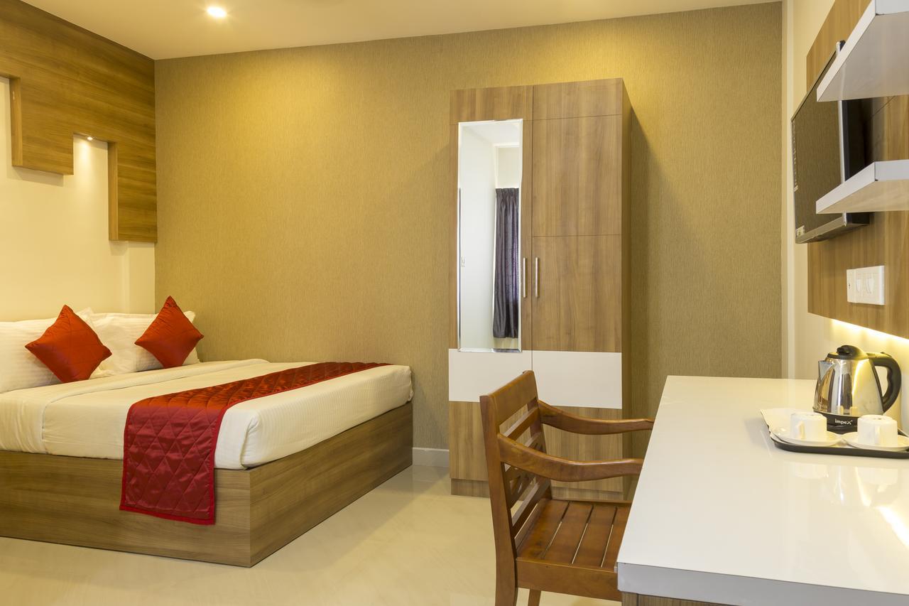 Hostess Thekkady Hotel Buitenkant foto
