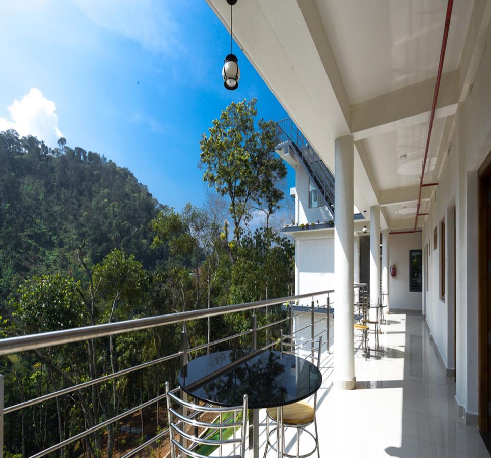 Hostess Thekkady Hotel Buitenkant foto