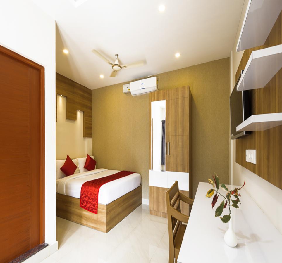 Hostess Thekkady Hotel Buitenkant foto
