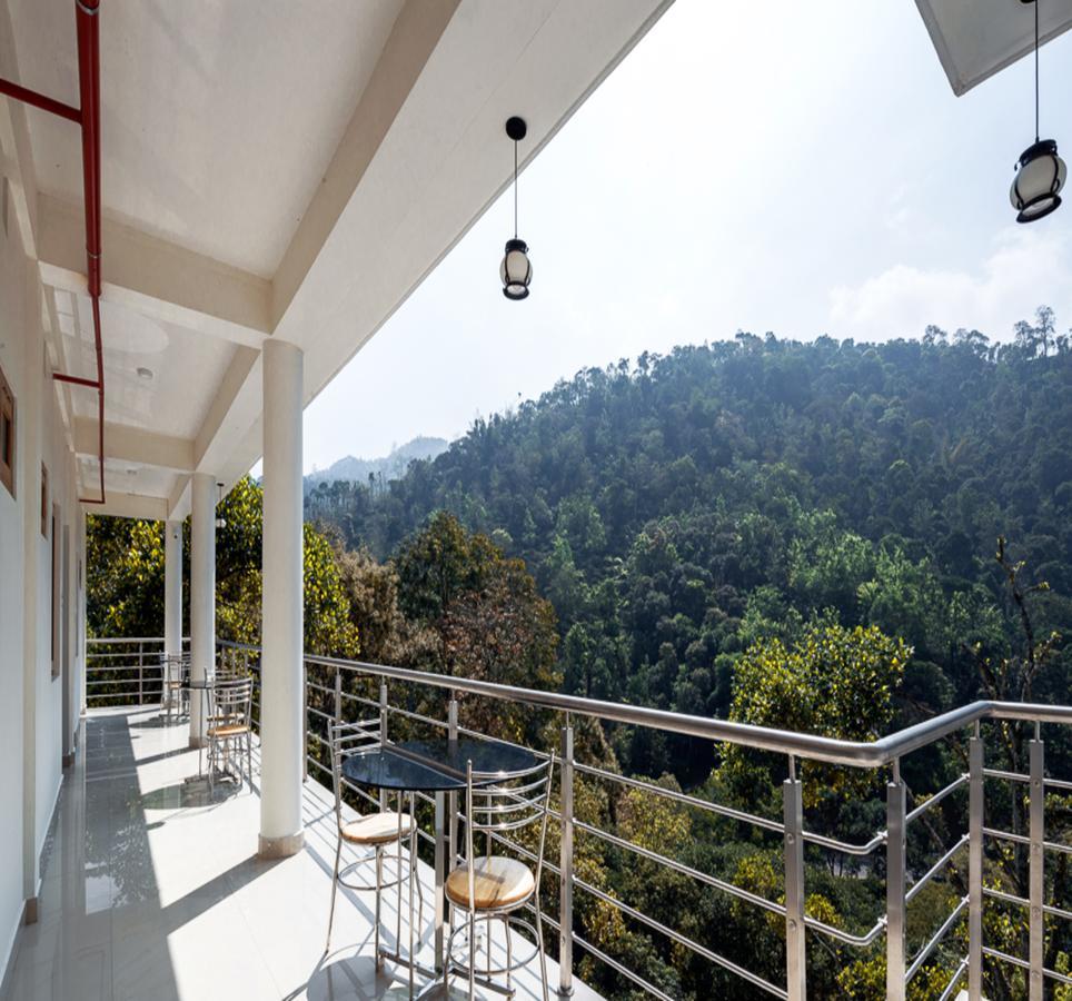 Hostess Thekkady Hotel Buitenkant foto