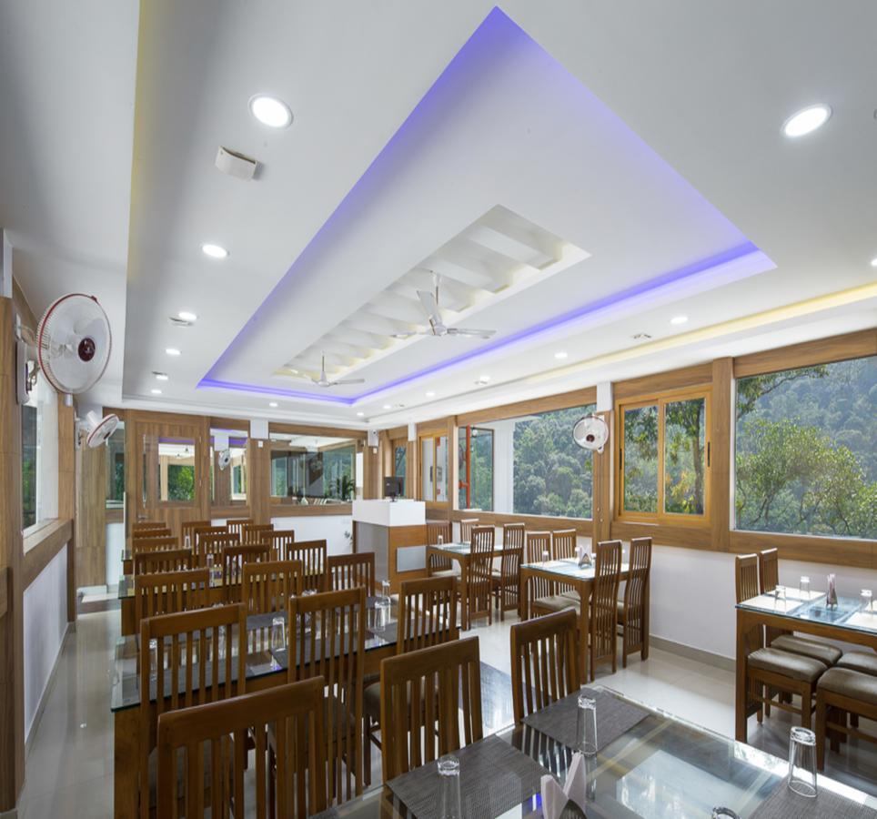 Hostess Thekkady Hotel Buitenkant foto